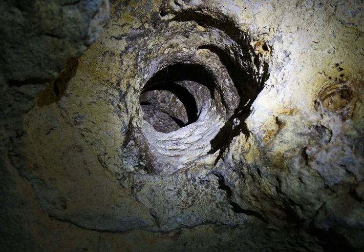 Карстовая пещера в Крыму