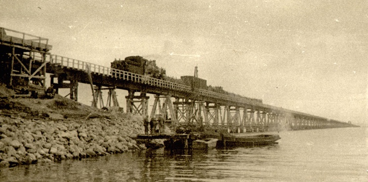ЖД мост через Керченский пролив, 1944 год
