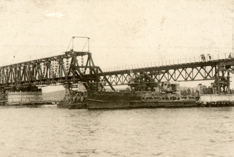 Мост через Керченский пролив в 1944 году