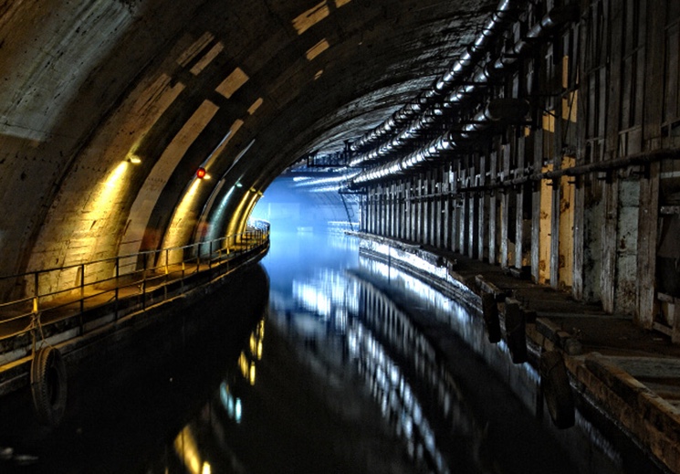 Подземный завод по ремонту подводных лодок в Крыму