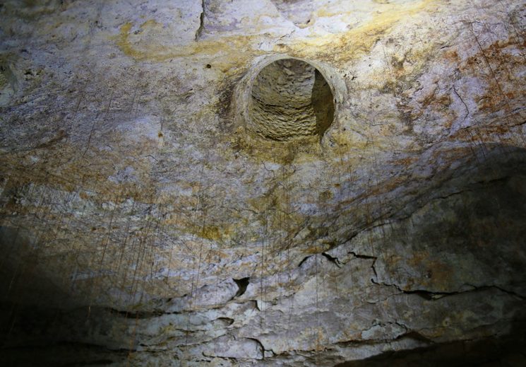 Уникальная карстовая пещера в Крыму