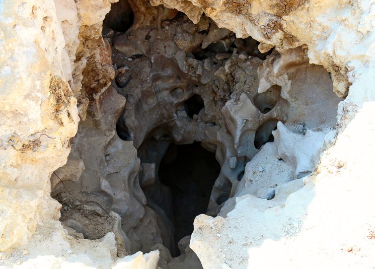 Вход в карстовую пещеру в Крыму